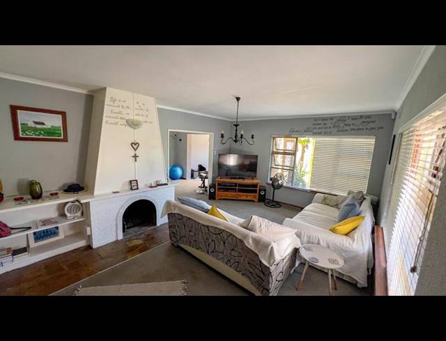 3 BEDROOM HOUSE FOR SALE IN MONTE VISTA